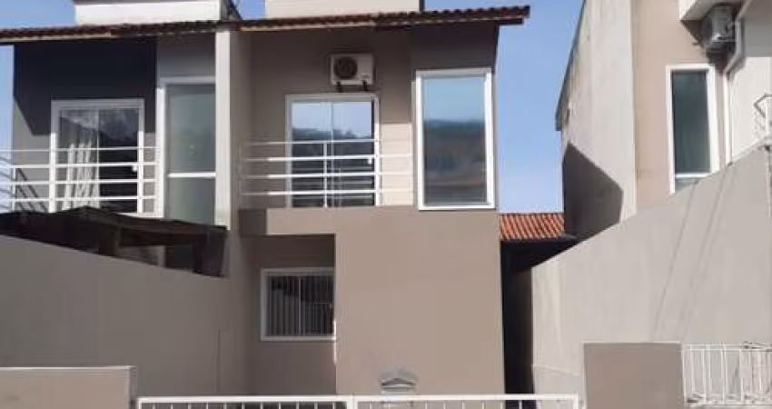 Sobrado para Venda em São José, Ipiranga, 2 dormitórios, 2 banheiros, 2 vagas