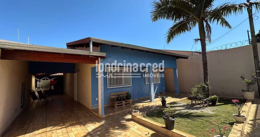 Linda casa no Jardim Continental com 3 dormitórios, 2 banheiros, sala, cozinha, churrasqueira e 4 v