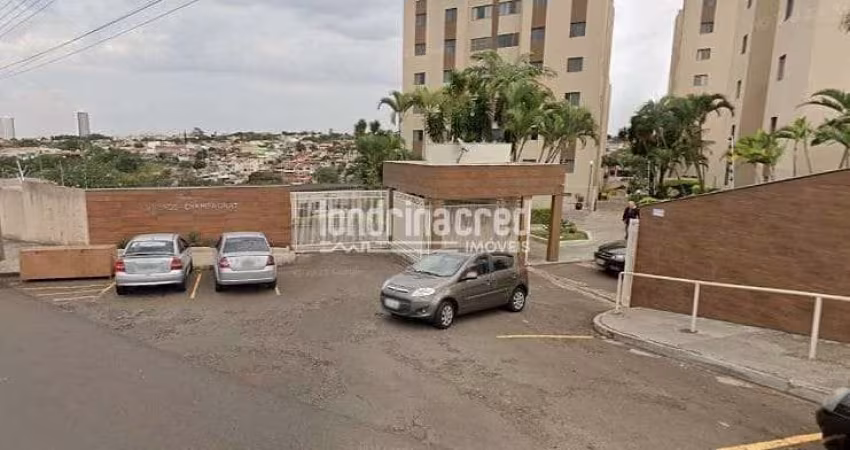 Apartamento no Res. Village Champagnat.  Dormitórios: 03 sendo 01 suite. Banheiros: 02. Sala. Cozin