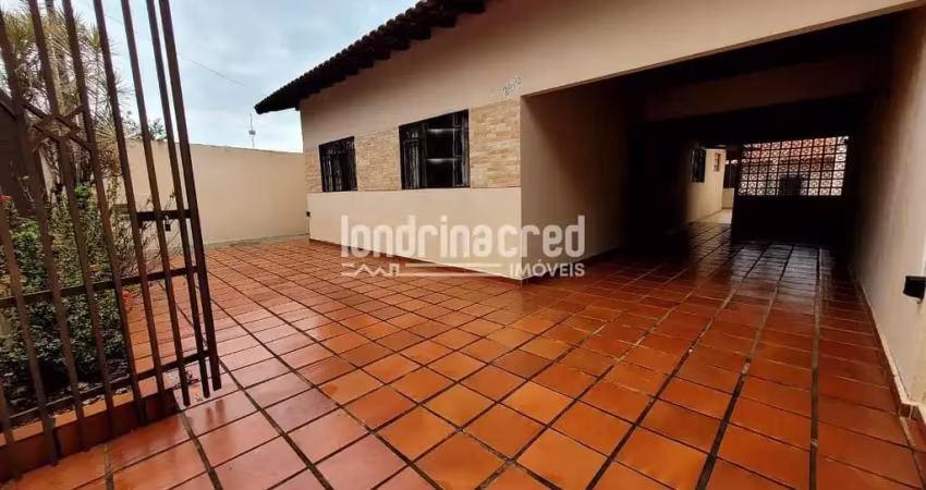 Ampla casa mista com 3 quartos, suíte e terreno de 456m² na zona leste, próxima ao super golff da a