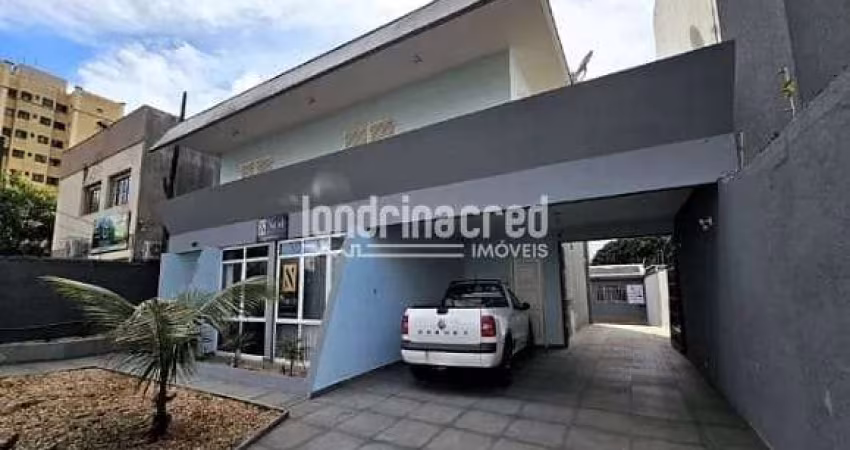 Imóvel Comercial de 525m² em Localização Privilegiada: 407m² de Construção, 9 Vagas, Edícula, Salas