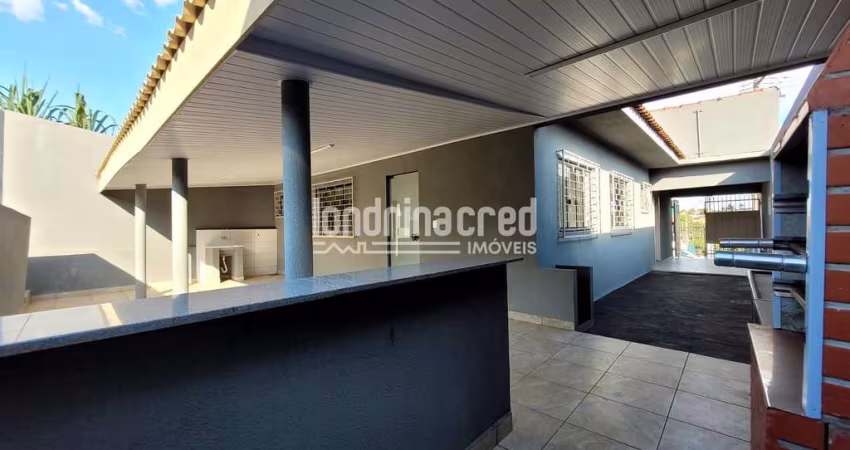 Vendo Casa Moderna e Reformada no Jardim Califórnia | 3 Dormitórios, Suíte, Churrasqueira, 372m² de