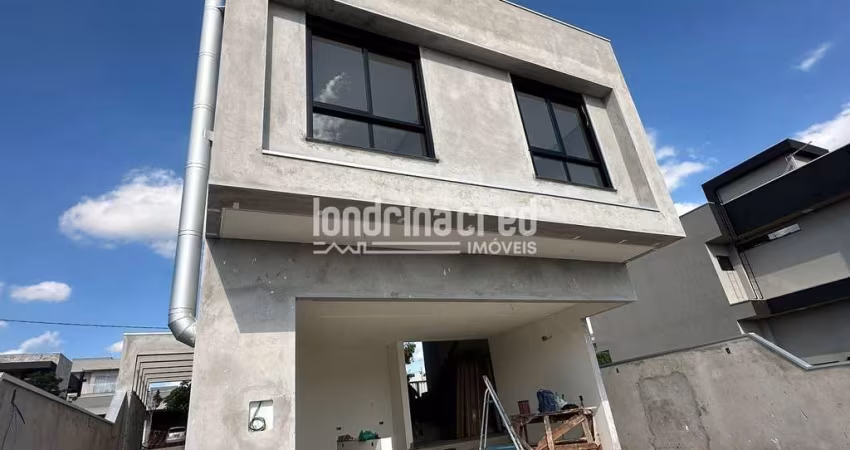 Sobrado de alto padrão com 3 suítes, piscina privativa e área gourmet em condomínio completo com la