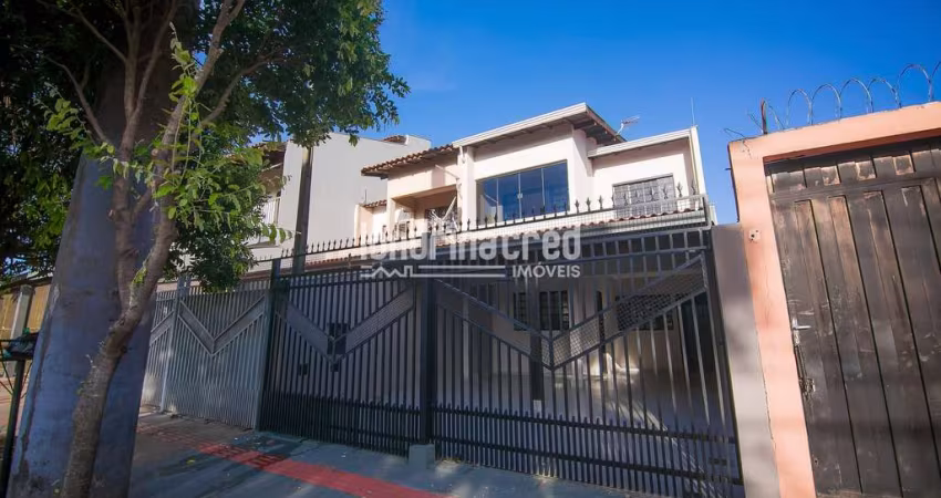 Excelente Sobrado Geminado à Venda na Parte Alta do Bairro: 4 Dormitórios, Espaço Gourmet, Suíte no