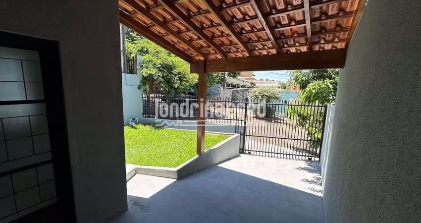 Casa Geminada Reformada no Jardim Palmas, Zona Norte, Londrina/PR: 3 dormitórios, 90m² de área cons