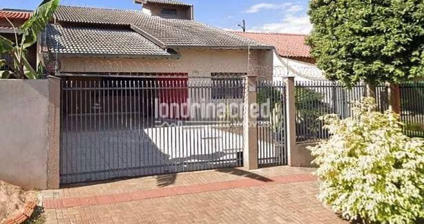 Casa ampla no Jardim São Francisco de Assis, 3 quartos (1 suíte), armários planejados, ótima locali