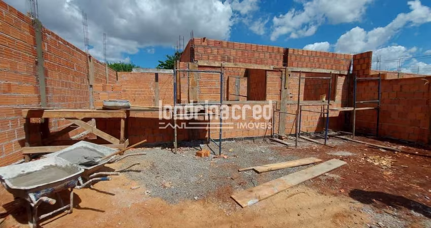 Casa à venda na Zona Leste de Londrina – 3 dormitórios (1 suíte), área gourmet, próxima à UTFPR. Te