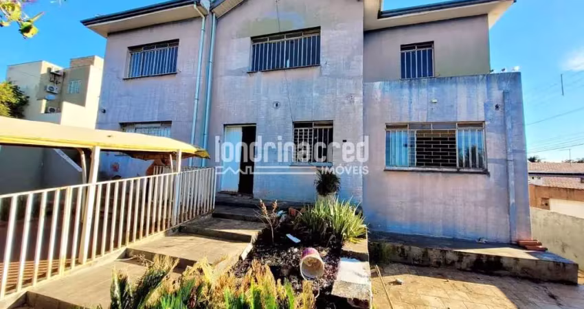 Ampla casa na área central de Ibiporã com 315m², 7 dormitórios, 3 banheiros, 4 vagas e 371m² de ter