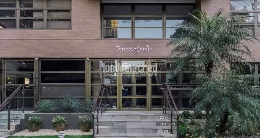 Apartamento no 17º andar no terrasse jardin, sol da manhã, completo em armários, com sacada envidra