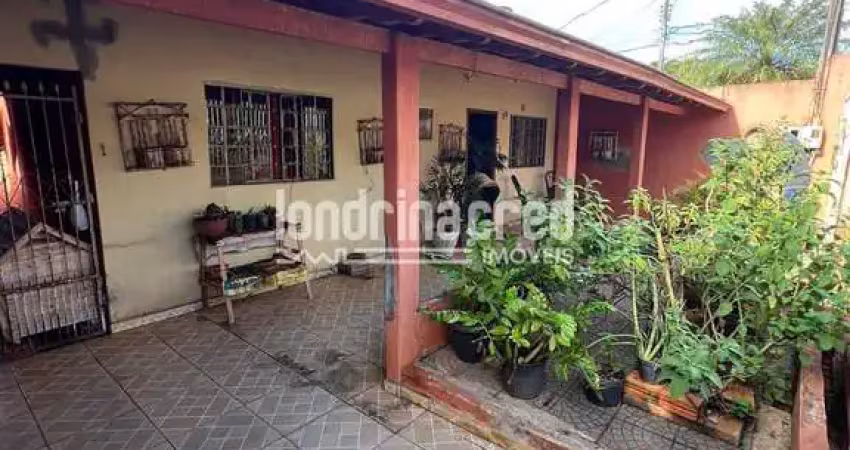 Casa com 3 quartos (1 suíte), sala, cozinha planejada, 2 banheiros, 2 vagas de garagem, 200m² de te