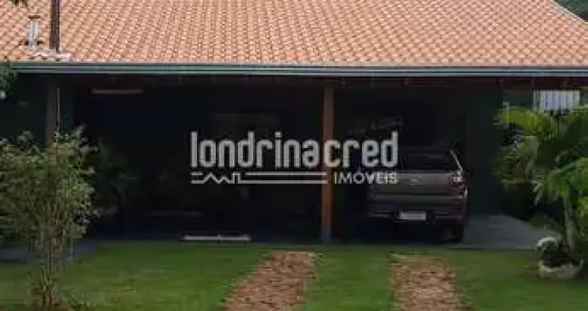 Chácara com 570m² de terreno e 300m² construídos, casa com 3 dormitórios (1 suíte), fogão a lenha e