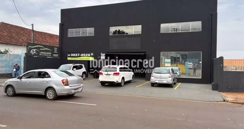 Barracão comercial para locação com 455m², 436m² de área útil, 6 vagas, 2 banheiros e excelente loc