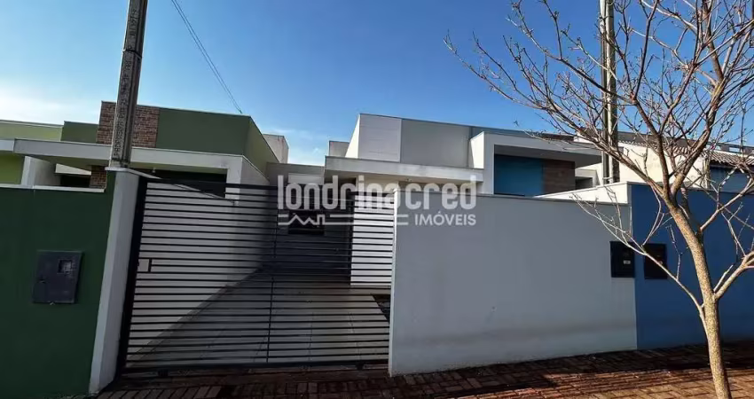 Linda casa com 03 quartos, sala ampla, cozinha funcional, banheiro social e 01 vaga de garagem, per