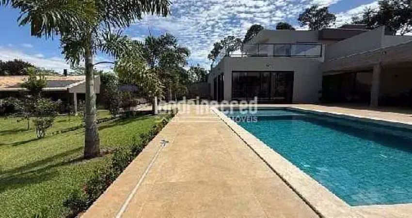 Sobrado de alto padrão em cambé: 3 suítes, piscina aquecida, casa de visitas, pomar, energia solar