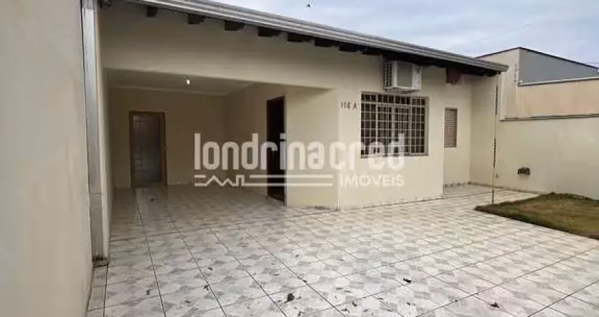 Casa à venda na zona leste de londrina com 3 quartos, 2 banheiros, cozinha com armários, churrasque