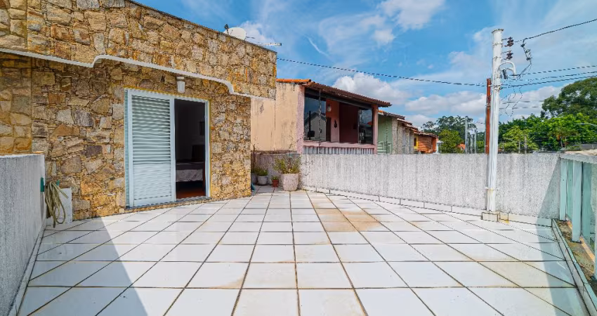 Casa com Piscina 3 quartos salão de festa churrasqueira área de lazer