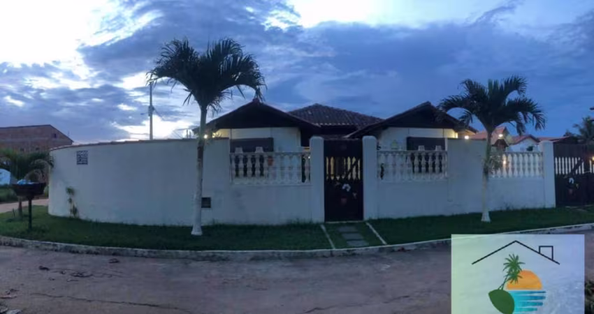 Residência Excepcional: Casa com 3 Quartos, Piscina e Churrasqueira