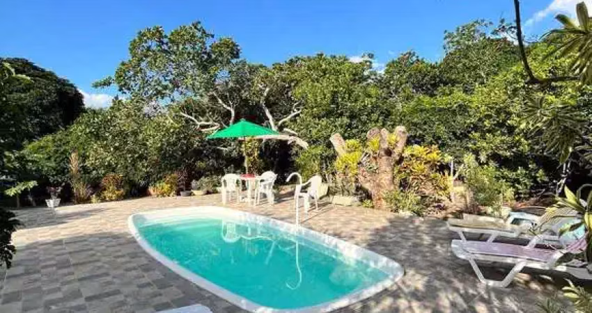 Chácara com piscina e variadas árvores frutíferas em araruama