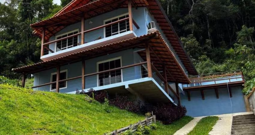 Casa 3 Quartos, 2 Suítes Mobiliada em Nova Friburgo-RJ