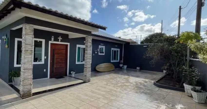 Casa com Piscina em São Pedro da Aldeia-RJ