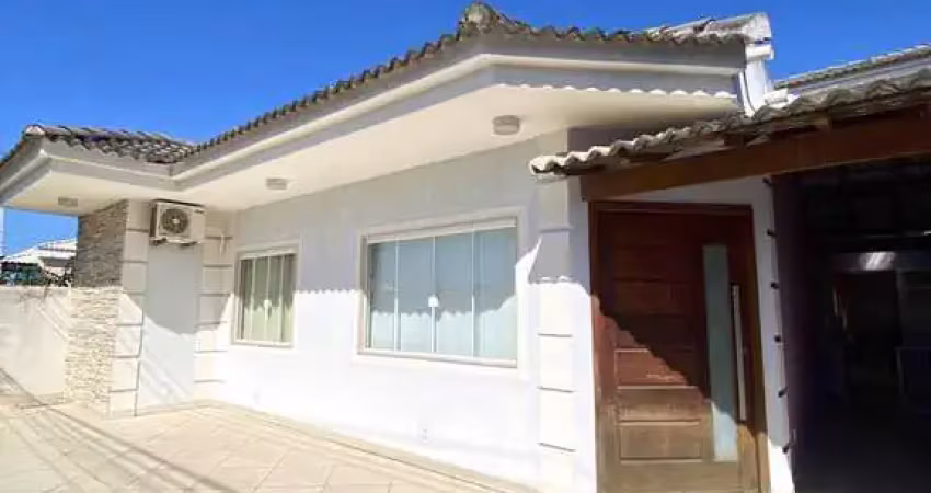 Casa 4 quartos c/ piscina em condomínio - cabo frio