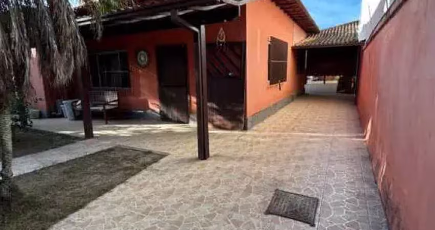 Casa c/ piscina excelente localização no jardim mariléa - rio das ostras-rj