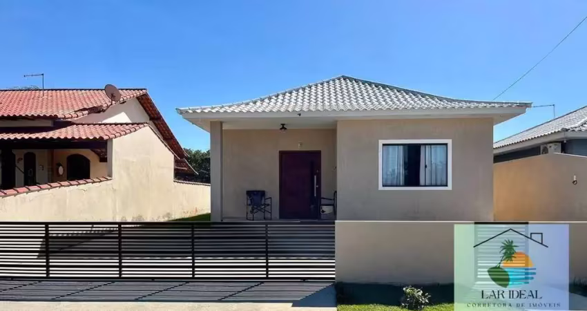 Linda casa linear c/ piscina em condomínio próximo à lagoa em praia seca