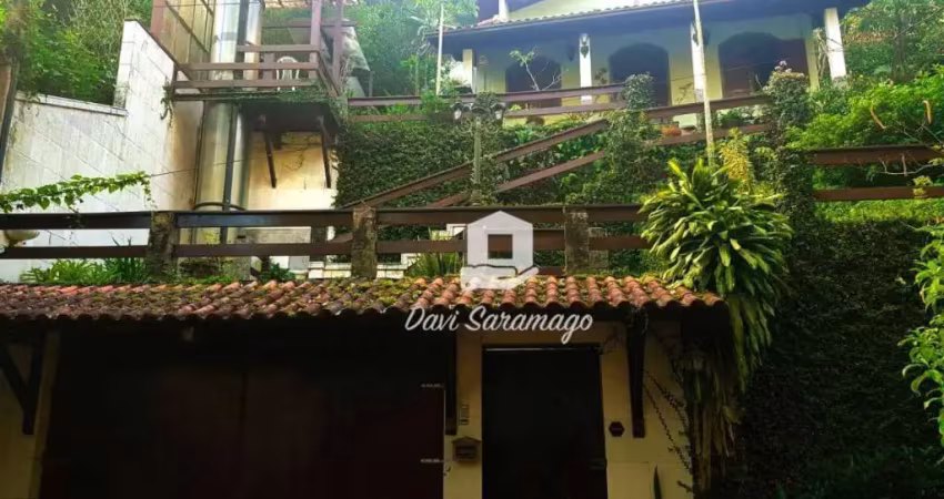 Espetacular Residência com 5 Quartos e 4 Banheiros Aguarda Você!