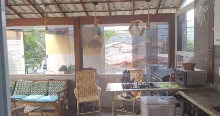 Casa em condomínio com 2 quartos e 92 m² à venda