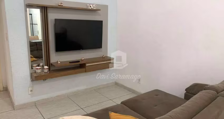 Linda casa linear em mini condomínio familiar – 3 quartos (1 suíte), cozinha americana e área de lazer – colubandê