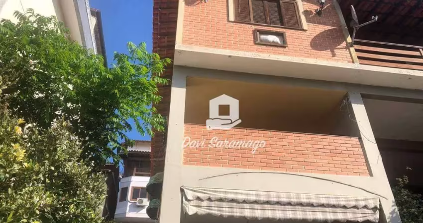 Casa com 4 Quartos à Venda, 377 m² por R$ 990.000 - Itacoatiara - Niterói/RJ