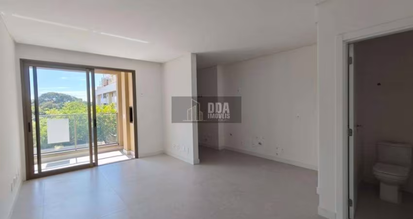 Apartamento novo com 02 suítes em Jurerê Internacional