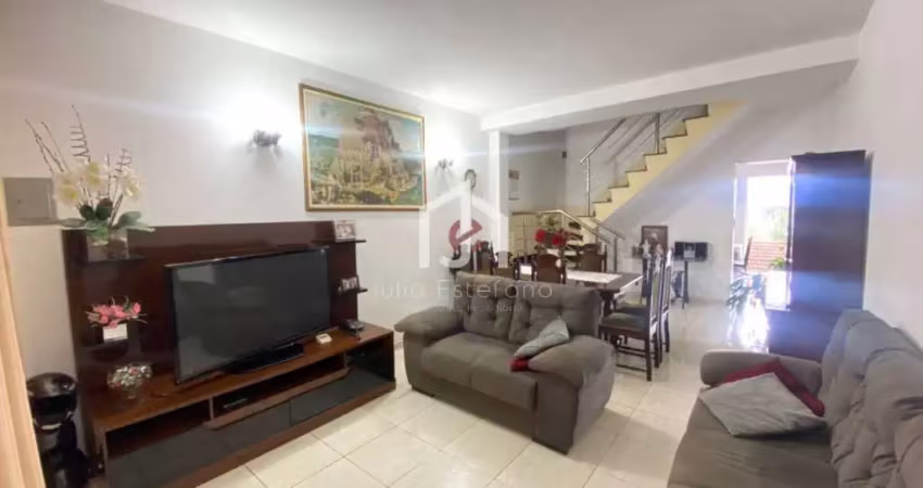 Casa com 3 quartos à venda na Rua Lorena, Vila Iapi, Taubaté