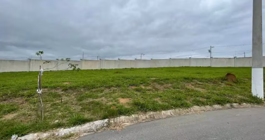 Terreno em condomínio fechado à venda no Vale dos Cristais, Taubaté 