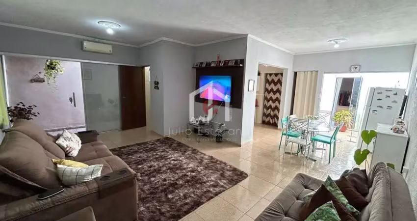Casa com 3 quartos à venda na Rua Quatro, Esplanada Santa Helena, Taubaté