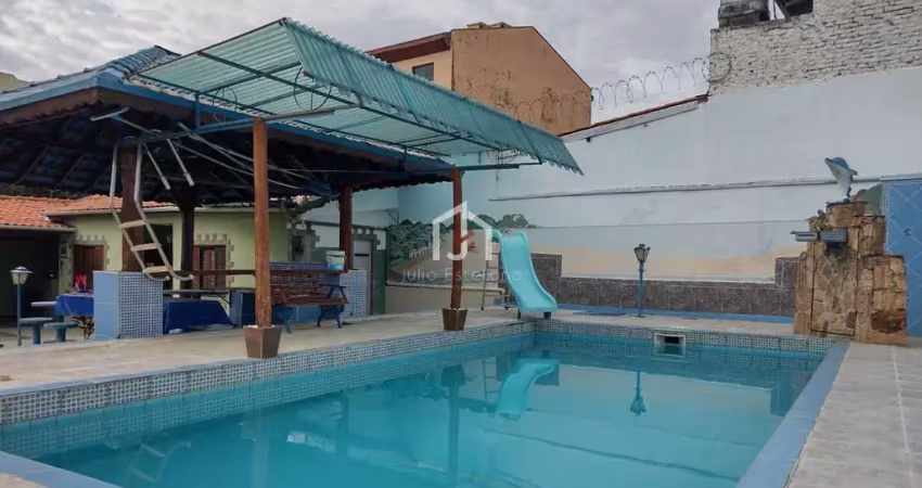 Casa com 4 quartos à venda na Rua Santo Antônio, Centro, Taubaté