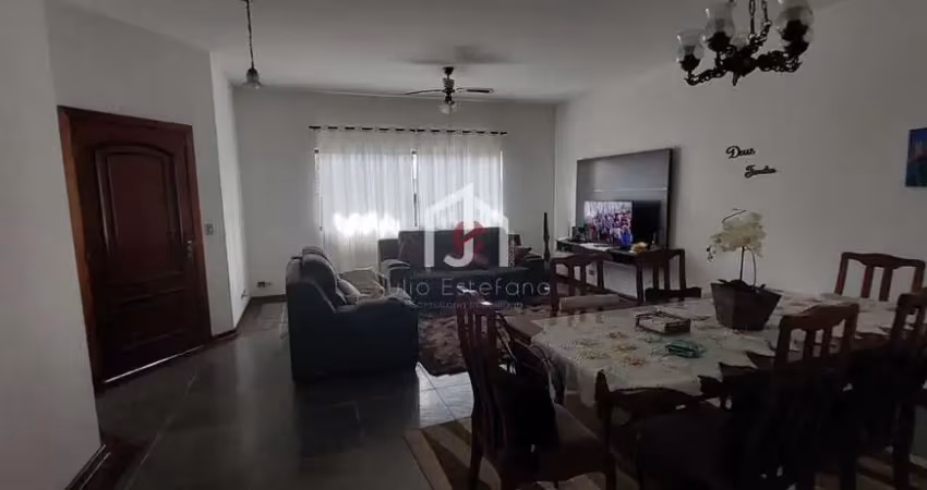 Casa com 5 quartos para alugar na Rua João Fernando de Moura Rangel, Parque São Domingos, Pindamonhangaba