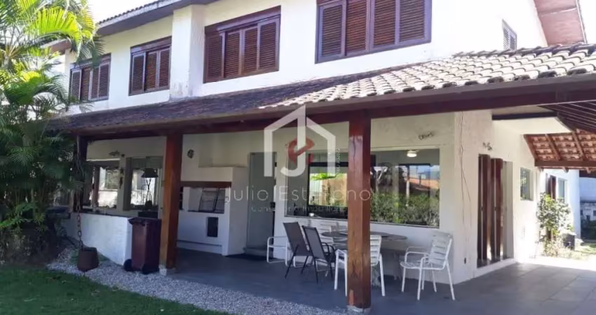 Casa em condomínio fechado com 4 quartos à venda na Praia da Lagoinha, Ubatuba 