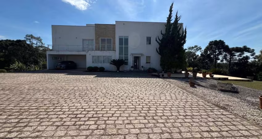 Casa com 565² com 7.000m² de terreno
