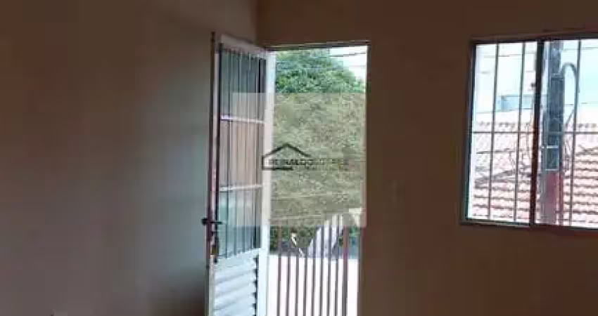 Casa de aluguel na vila ré 3 dormitórios sem vaga 1800 reais