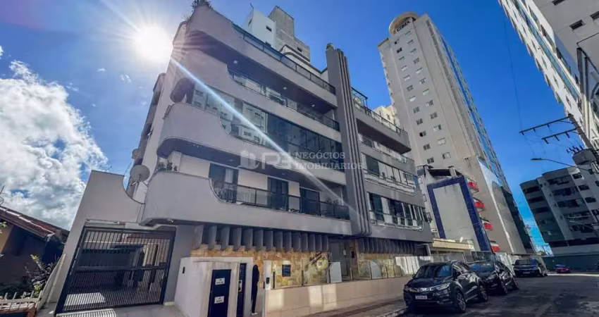 Apartamento diferenciado com ampla área externa, centro, itapema - sc