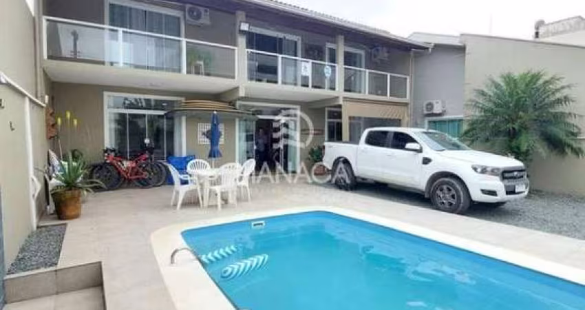 Excelente sobrado com 240 metros, Balneário Piçarras