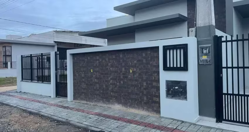 Apresentamos esta belíssima casa geminada, perfeita para quem busca conforto, modernidade e um toque de sofisticação! ✨