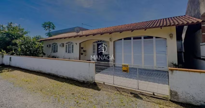Casa com 3 quartos sendo 1 suíte 300 metros do mar no Itajuba