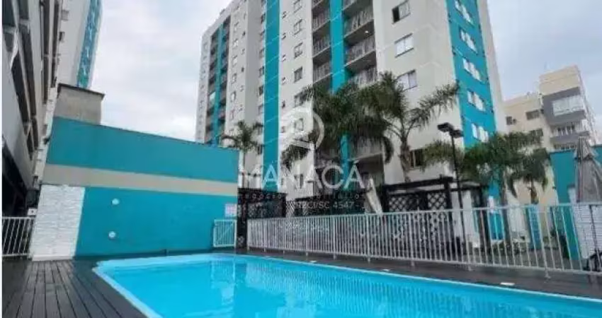Apartamento centro com piscina 300m do mar