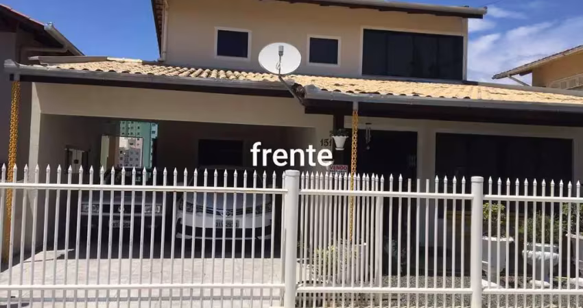Casa a venda com vista mar, piscina, 270m², centro de barra velha - sc