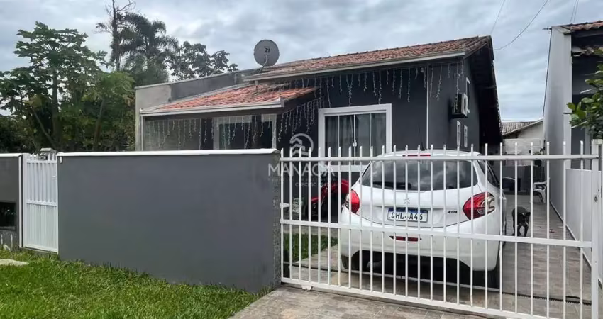 Casa com suíte, churrasqueira, jacuzzi e vagas para 3 carros