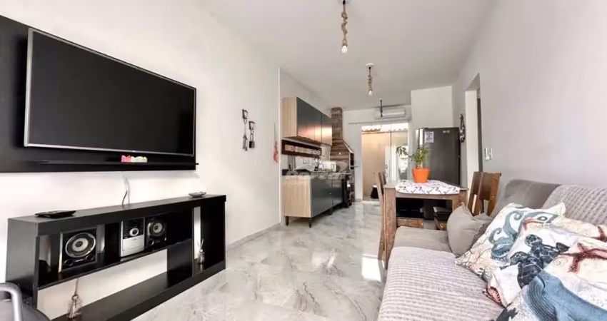 Casa toda mobiliada com 02 dormitórios e 03 vagas descoberta
