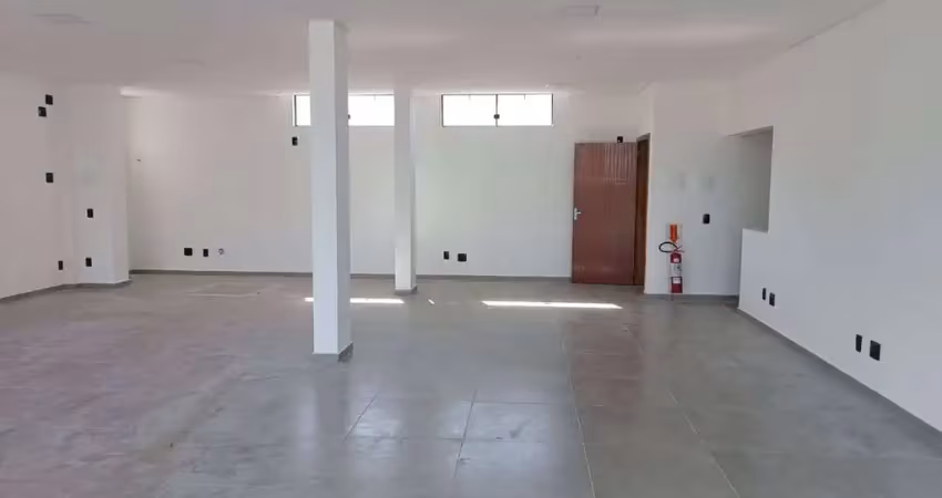 Sala comercial com 100m² localizada no bairro nova barra velha - sc