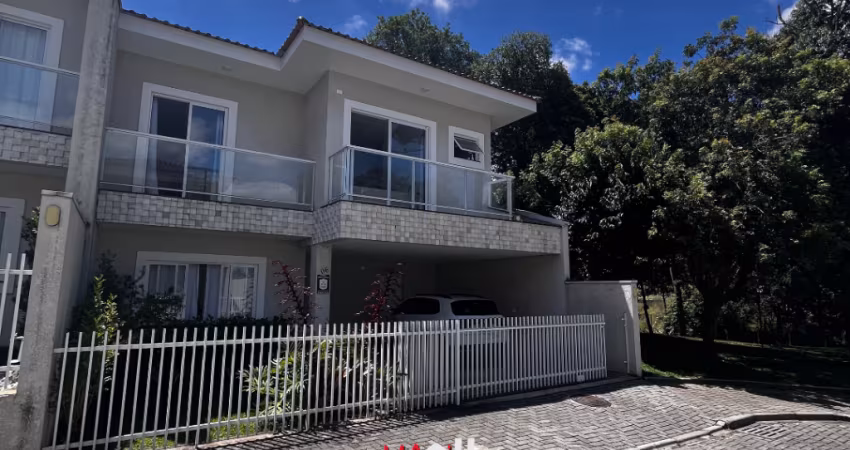 EXCELENTE SOBRADO EM CONDOMINIO FECHADO NO BAIRRO ARISTOCRATA